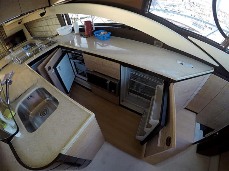 Azimut 58