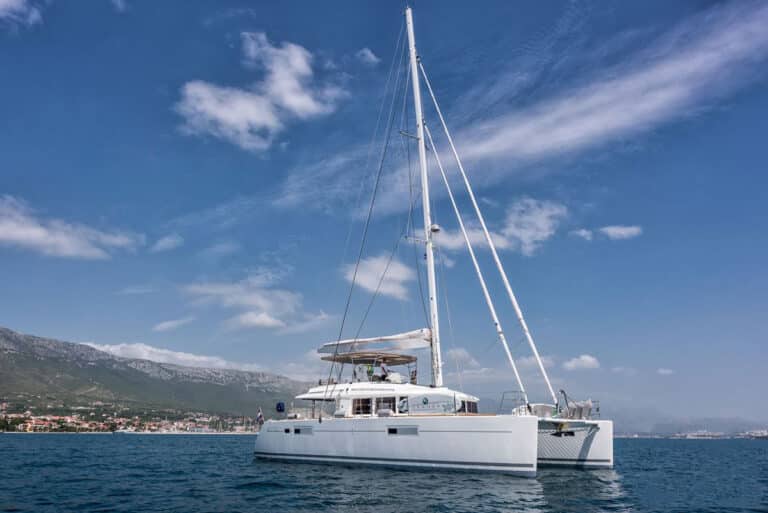 lagoon 560