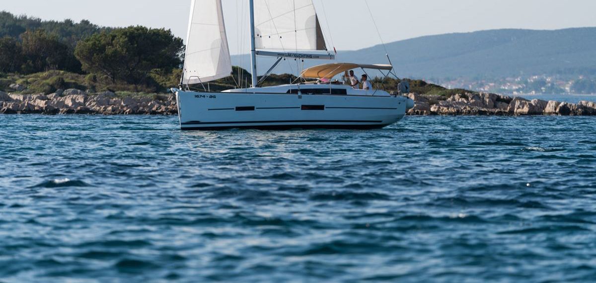 Dufour 382 GL (12)