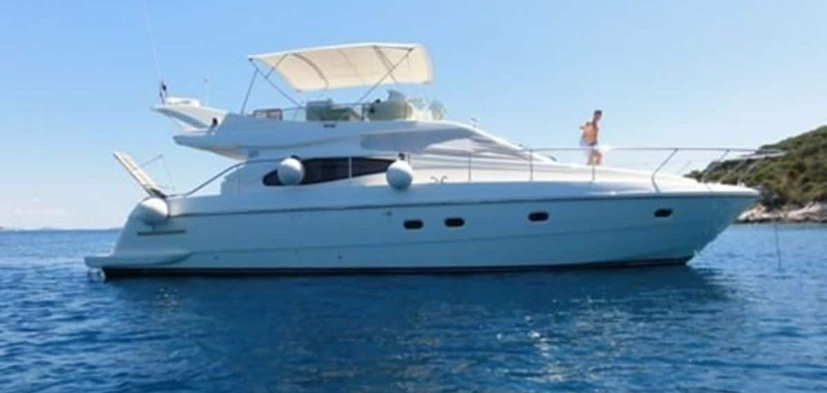 Ferretti 46 Fly (2)