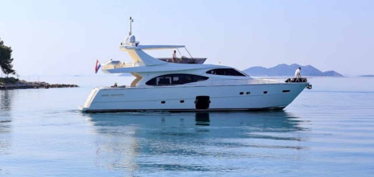 Ferretti 780