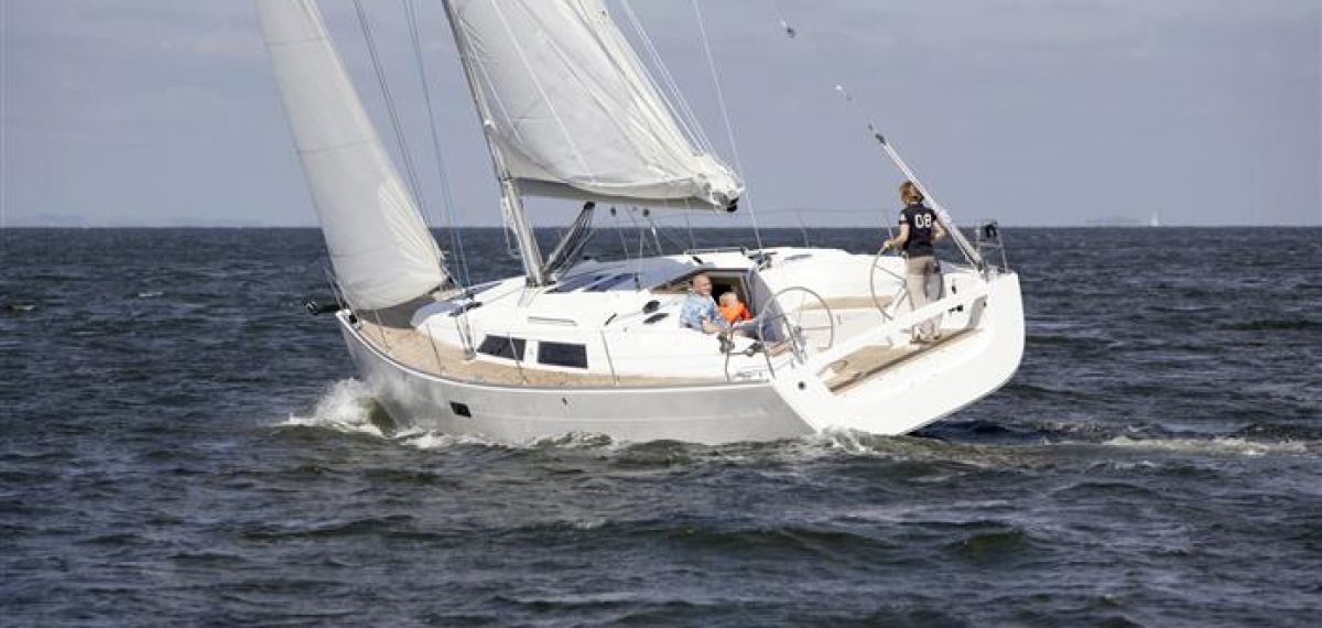 Hanse 400 auf dem Greifswalder Bodden bei Wiek.

[ © Nicolai Krauss, Große Elbstraße 143 a, 22767 H a m b u r g; Tel. +49-40-39809738; www.nico-krauss.de; E-Mail: mail@nico-krauss.de; Konto: H a m b u r g e r  S p a r k a s s e; Kto-Nr. 1237 473382; BLZ: 20050550; IBAN: DE 15 2005 0550 1237 4733 82 BIC HASPDE HH; Finanzamt Hamburg- Altona St. Nr. 02/432/02221. USt.-IdNr. DE 194748012; Jegliche Verwendung nur gegen Honorar und Beleg; bei Verwendung des Fotos außerhalb journalistischer Zwecke bitte Rücksprache mit dem Fotografen halten. No model release. ]
