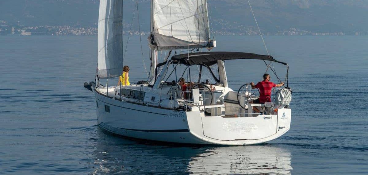 Oceanis 38.1 - 2017 (18)