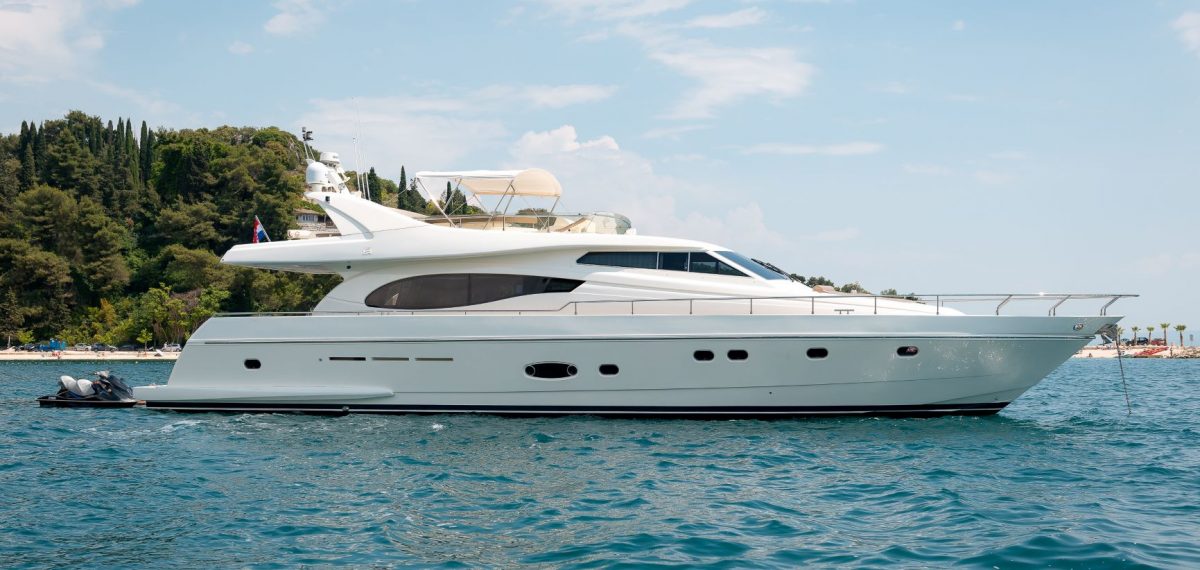 Ferretti 730